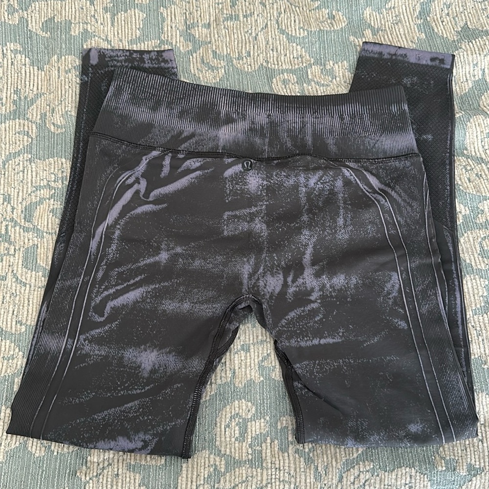 Lululemon full length workout/ athletic pants Ebb to Street tights
